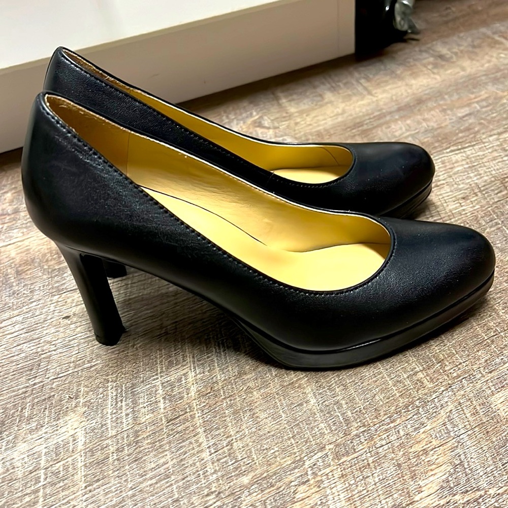 Black Naturalizer 3” Heel!